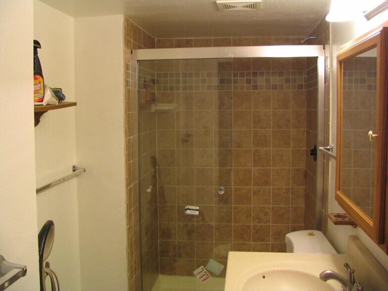 Building Photo - 5280 Flintridge Dr