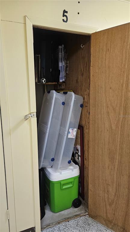 Building Photo - 4575 Cove Cir