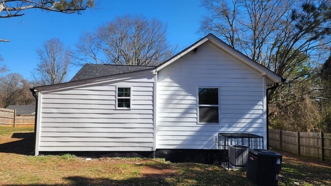 Building Photo - 4 Arnco Second St