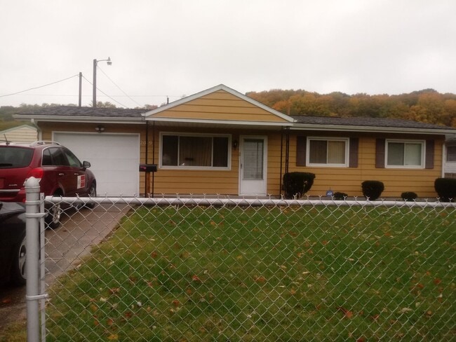 Primary Photo - Mishawaka 3 bed 1 1/2 bath by Marion Highs...