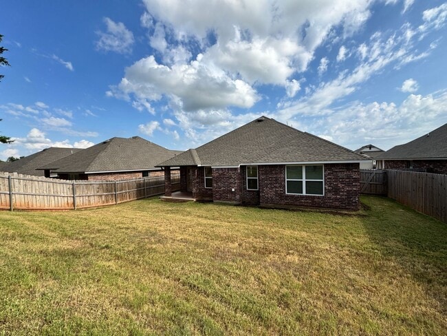 Building Photo - Beautiful 3 Bedroom Home in Azalea Farms in Noble