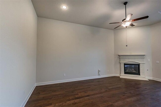 Building Photo - 932 Hezekiah Ln