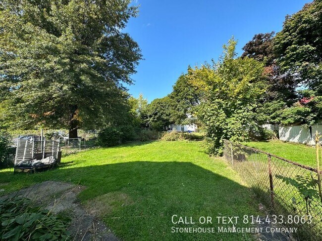 Building Photo - 544 E 24th St