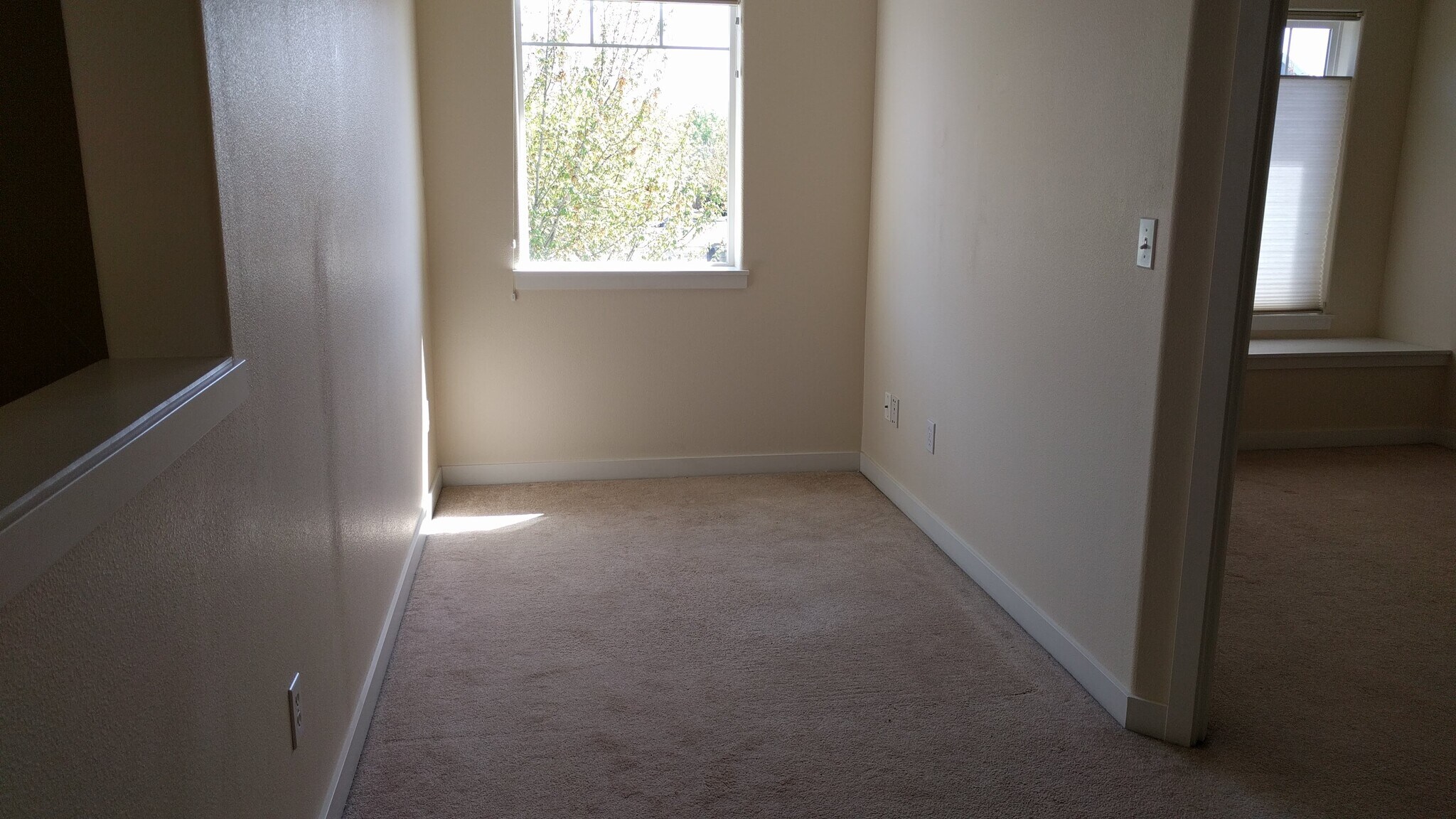loft without furniture - 325 NW 209th Ave