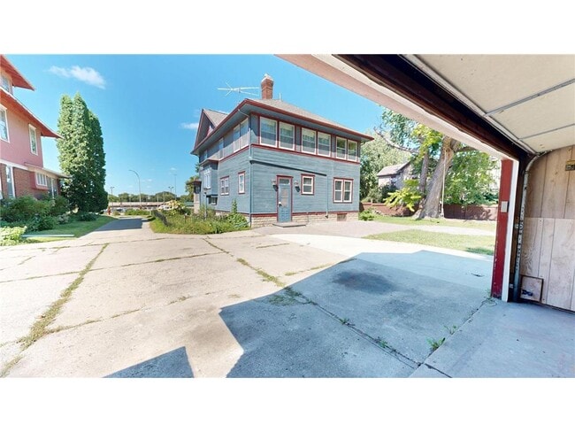 Primary Photo - 216 Litchfield Ave SE