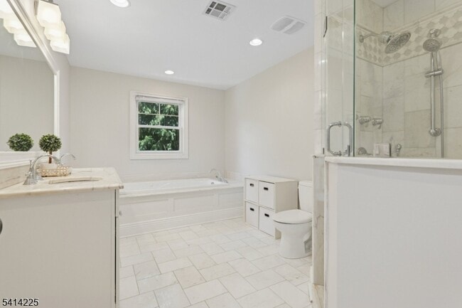 Building Photo - 61 Mechanic St