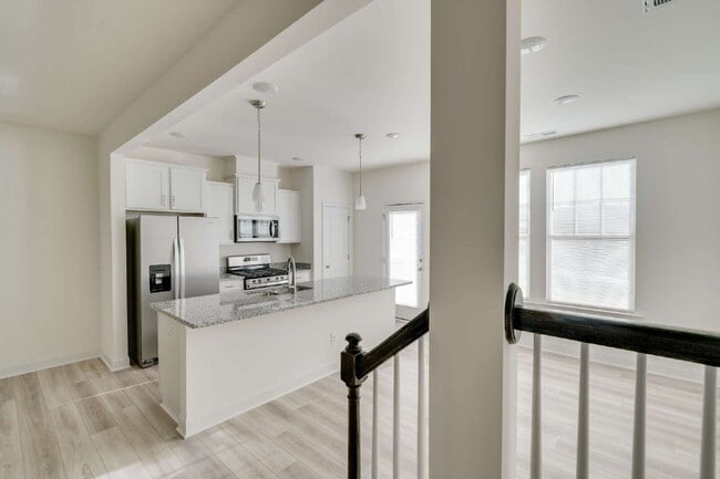 Building Photo - 3-Bed Townhouse in Franklinton with Update...