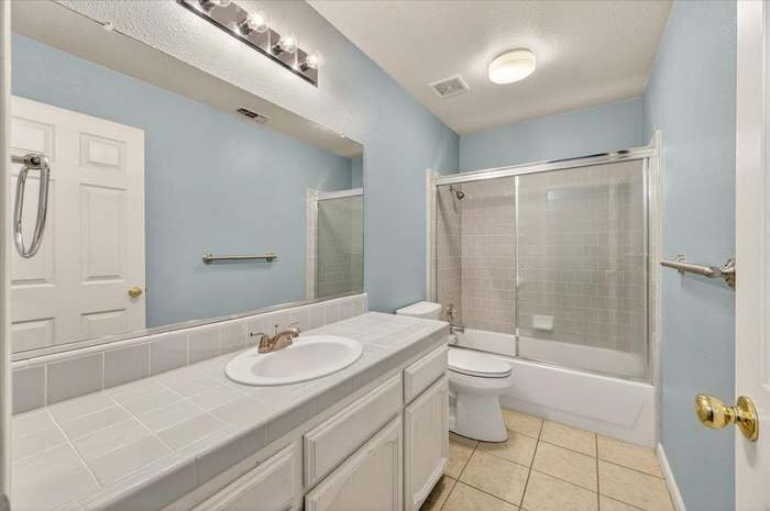 Building Photo - 2375 Fallbrook Ave