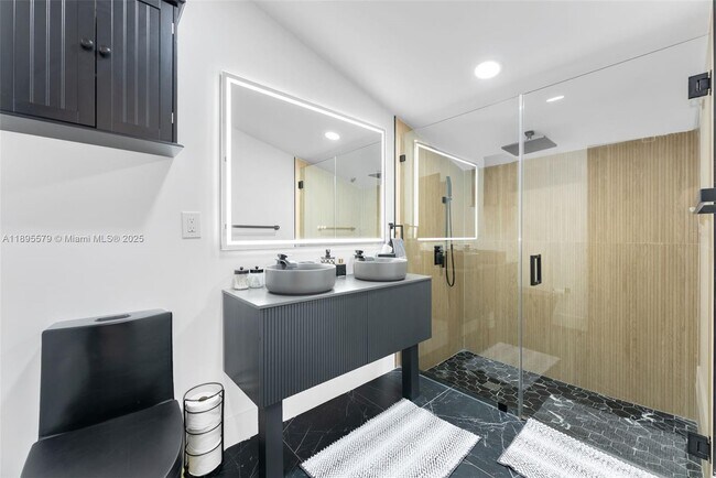 Building Photo - 231 NE 45th St