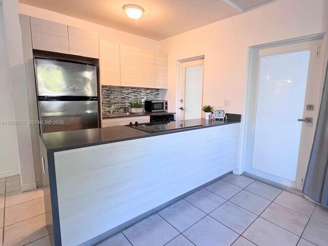 Building Photo - 2430 NE 135th St