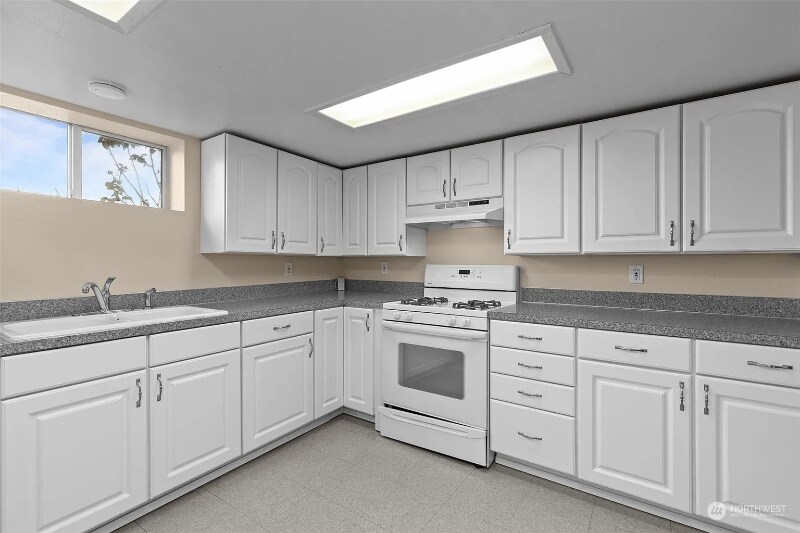 Building Photo - 2504 Bridgeport Way W
