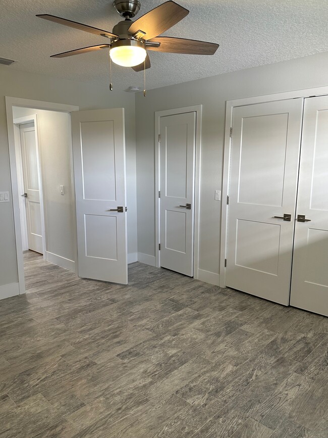 Building Photo - 541 S Peninsula Ave