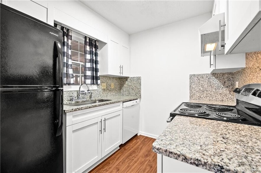 Building Photo - 151 Old Ferry Way