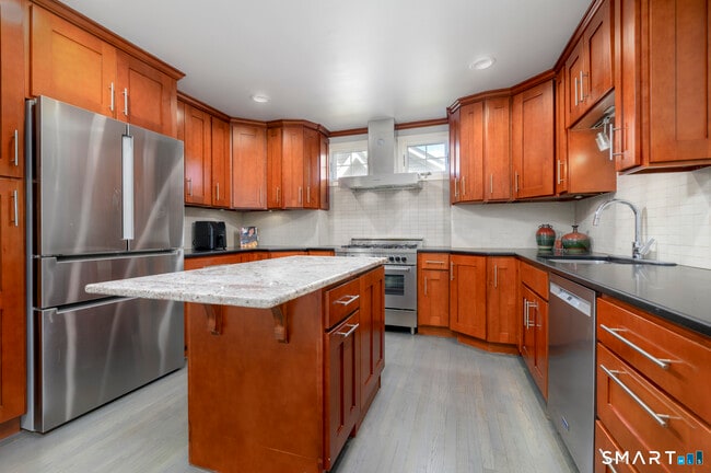 Building Photo - 47 Indian Harbor Dr