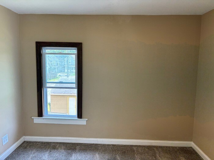 Building Photo - 73 N Oakley Ave