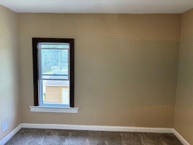 Building Photo - 73 N Oakley Ave