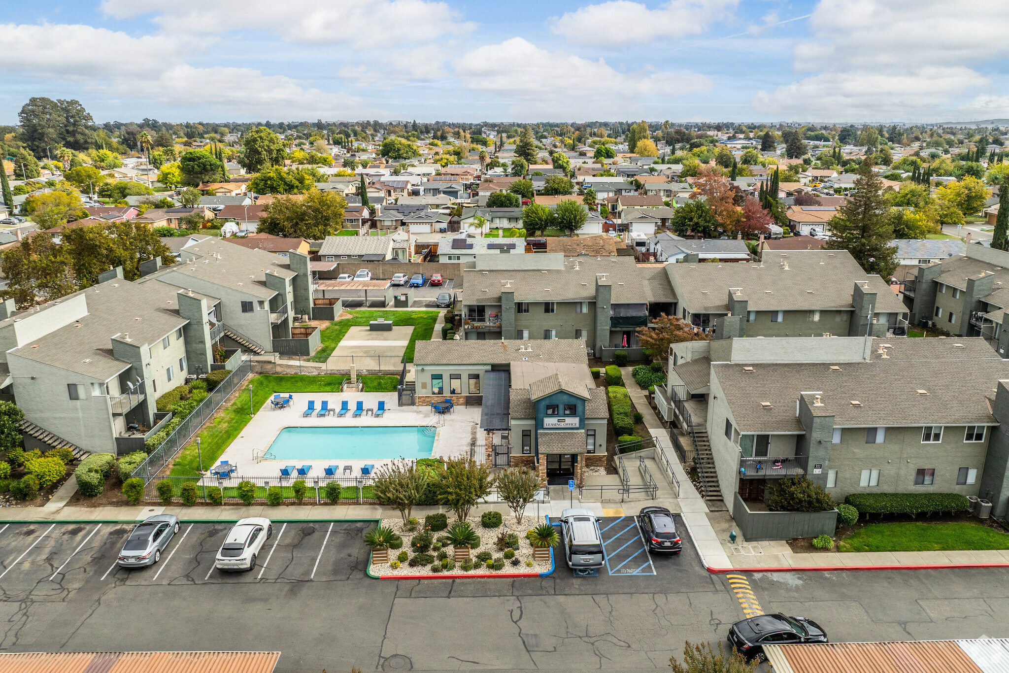 Context to The Henley Apartment Homes - The Henley