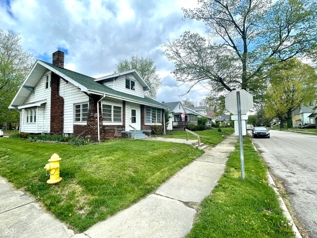Building Photo - 501 N Alameda Ave