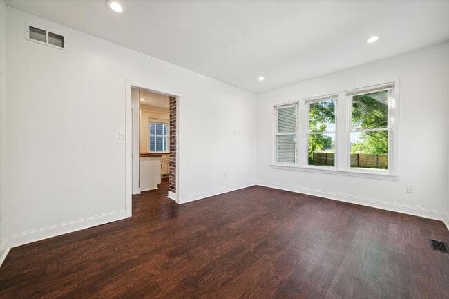 Building Photo - $1,675 - Spacious 3 Bedroom in North End