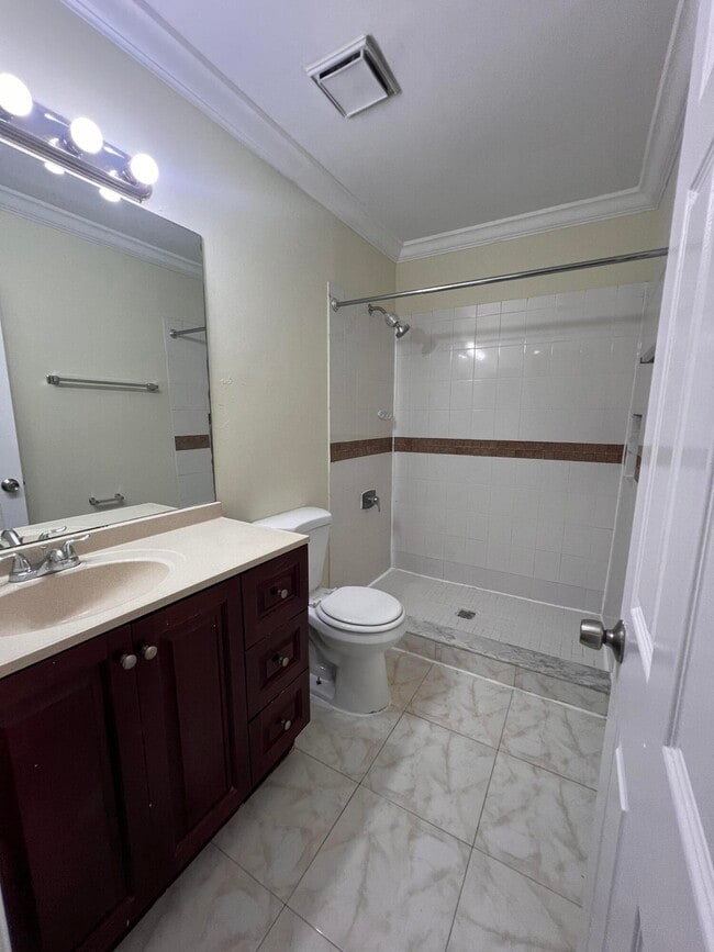 Building Photo - 6604 Dockside Cir