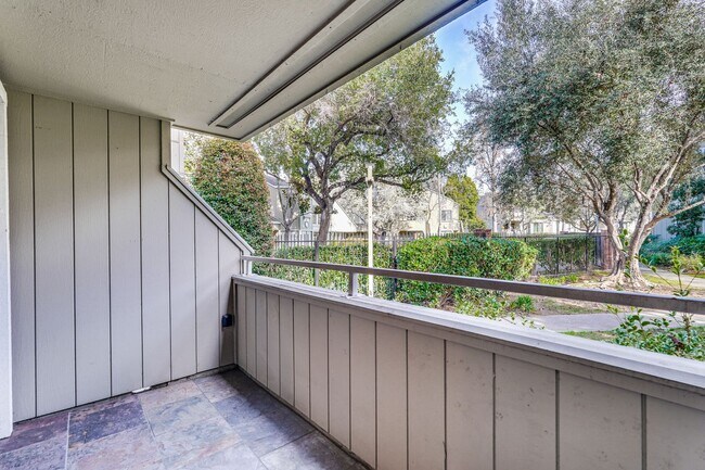 Building Photo - 2/2 Downstairs Condo in a Great Location Nestled Behind EBAY in The Hamilton Corners Community