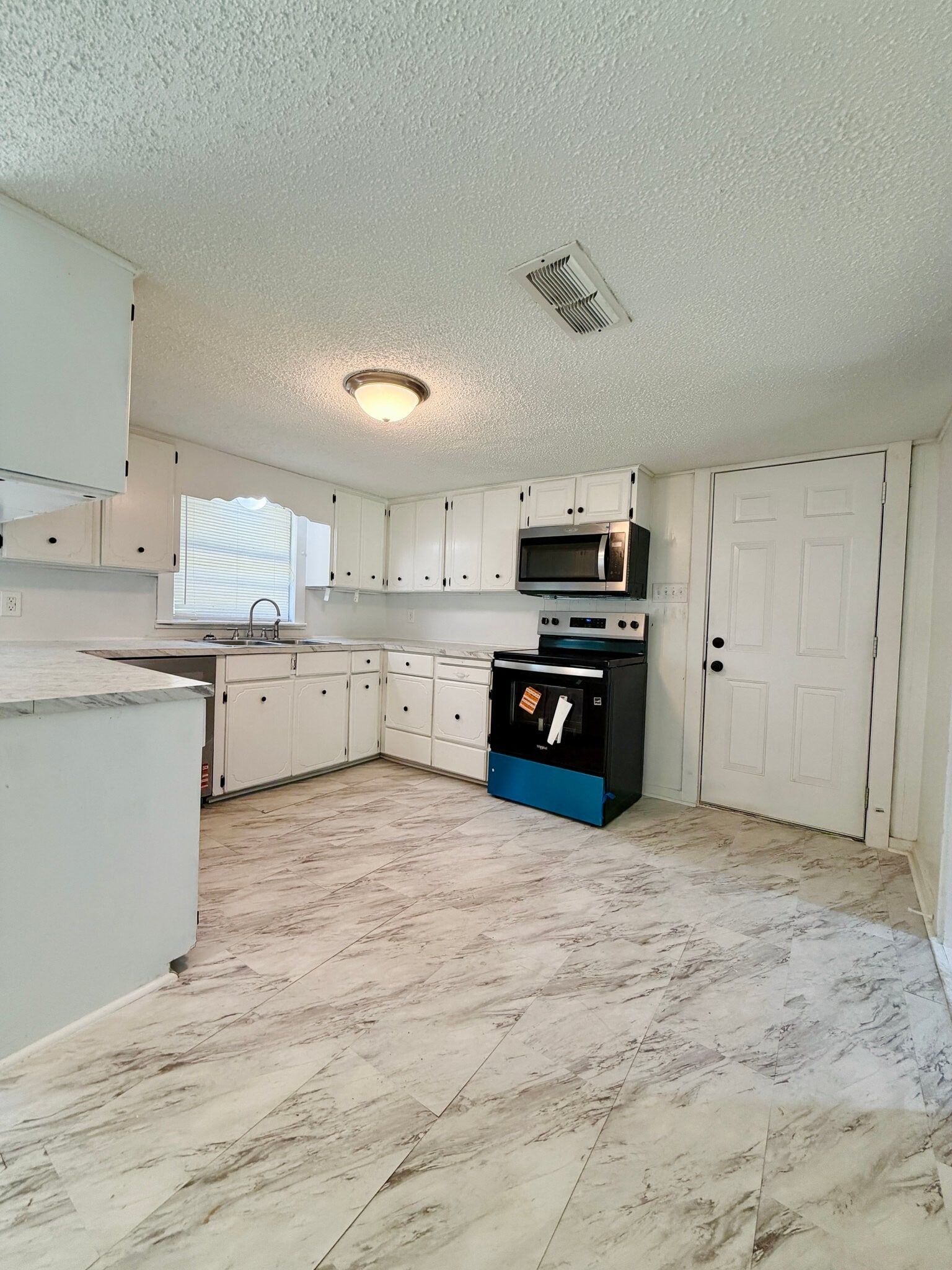 Building Photo - 3610 Davis St