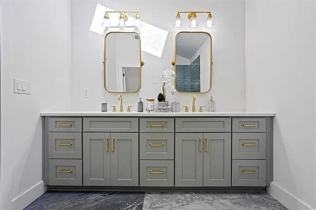 Building Photo - 987 Fair St SW