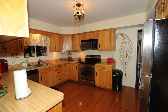 Building Photo - 2788 Pinewood Dr