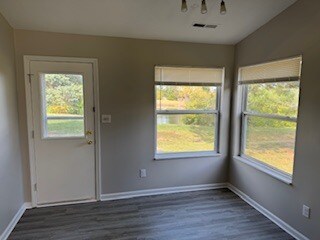 Building Photo - 10846 Tanbark Dr