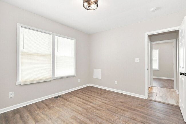 Building Photo - 846-848 Reinhard Ave