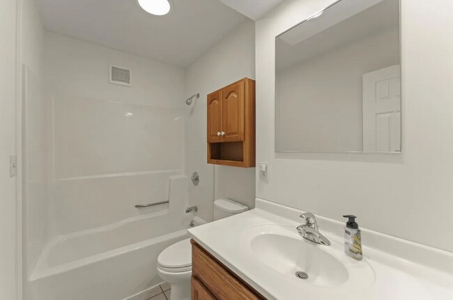 Building Photo - 804 E Michigan Ave