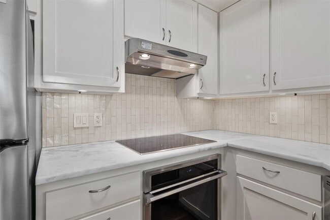 Building Photo - 6000 Shepherd Mountain Cove