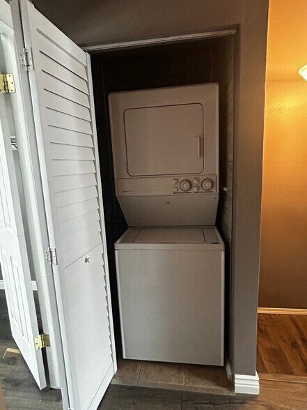 Building Photo - 16901 E Chenango Ave