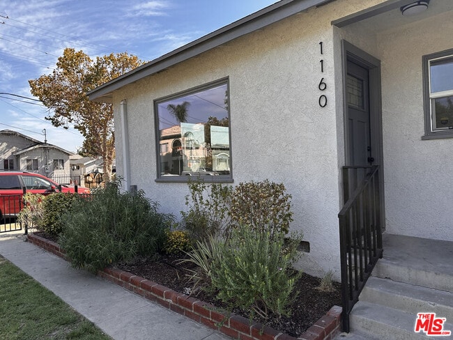 Building Photo - 1160 N Fries Ave