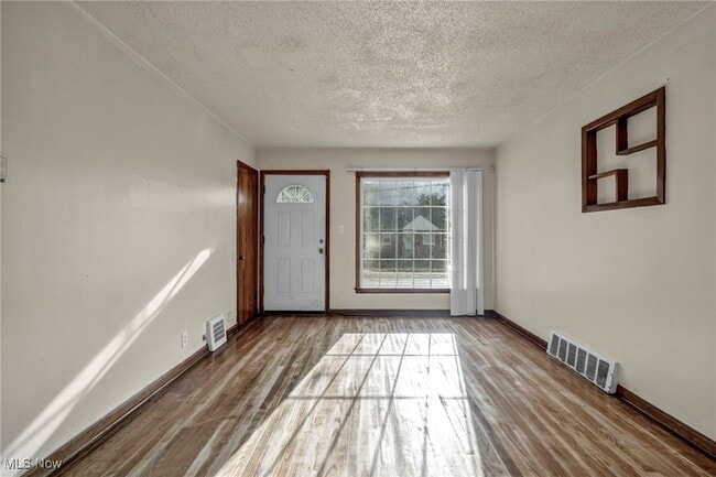 Building Photo - 10213 Dove Ave