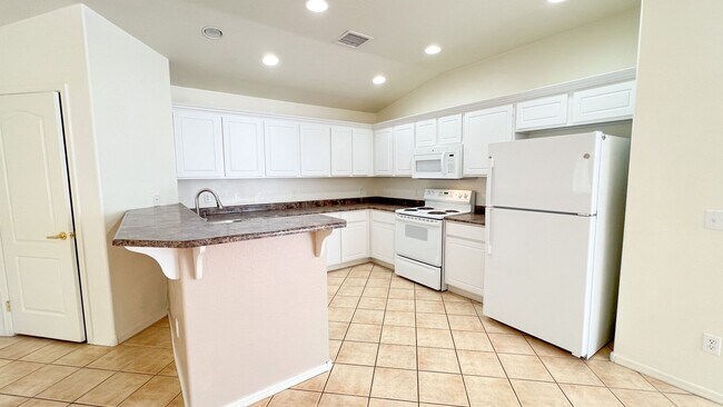 Building Photo - 4964 E Catalina Ct