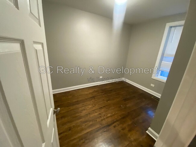 Building Photo - 3739 W Shakespeare Ave