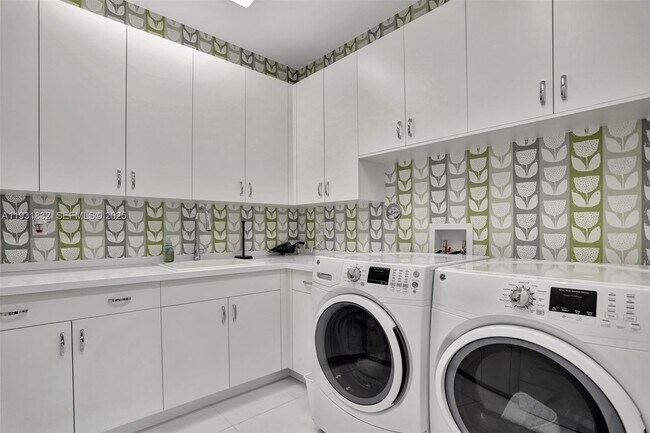 Building Photo - 17113 Aquavera Way