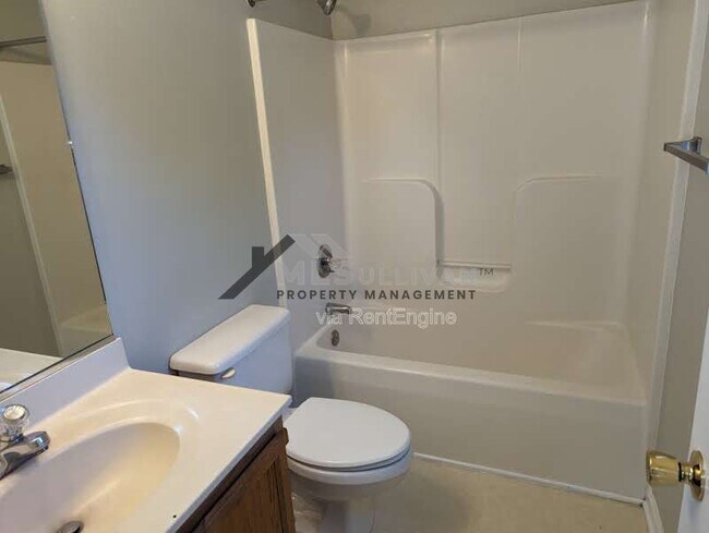 Building Photo - 200 Belle Ct