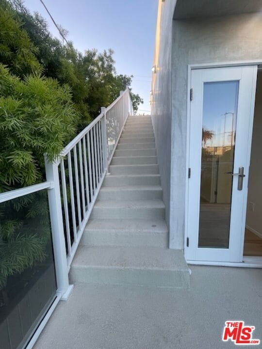 Building Photo - 245 Windward Ave