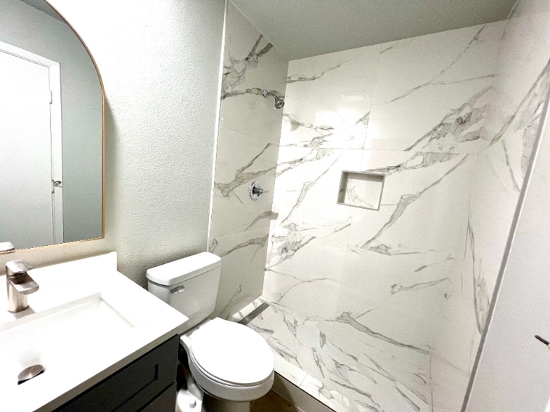 Building Photo - 2407 Ventura Dr