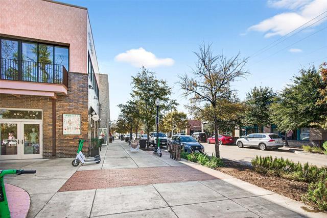 Building Photo - 439 W 9th St