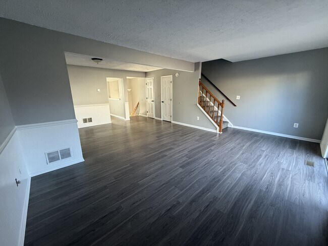 Building Photo - 1027 Pirates Ct