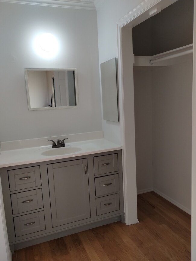 Building Photo - 6943 Balcom Ave