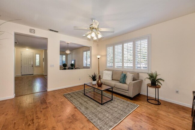 Building Photo - Home for Rent in Gold River, CA