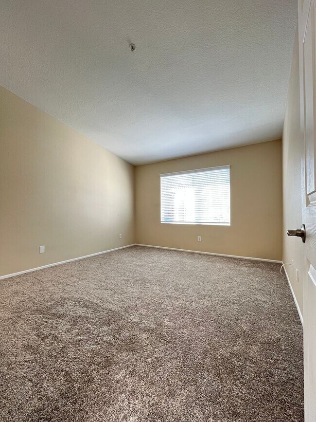 Building Photo - PICTURE PERFECT!  3 BR/3 BA END UNIT CONDO with DIRECT ACCESS 2 CAR GARAGE