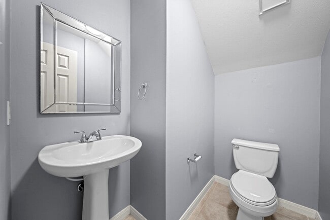 Building Photo - 1523 Cook St