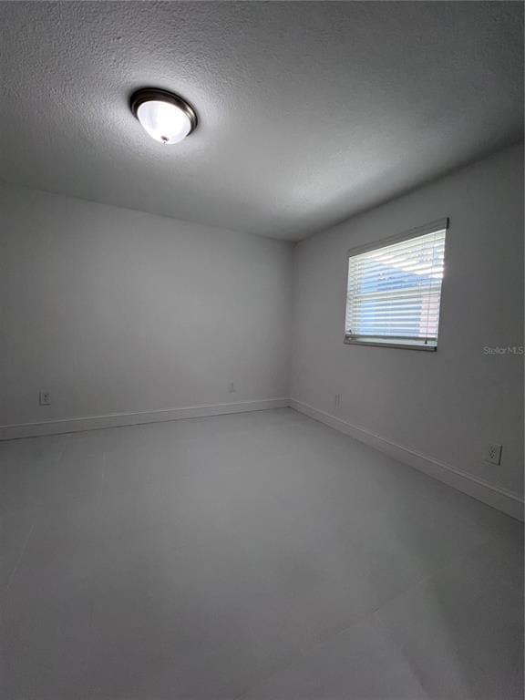 Building Photo - 118 W Sligh Ave
