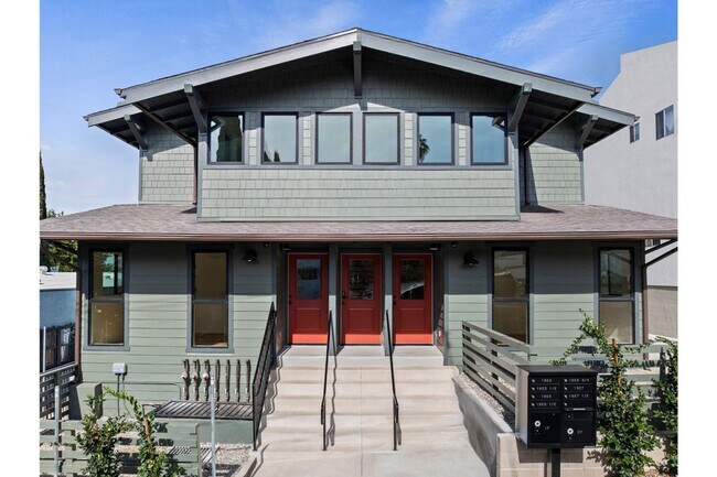Building Photo - 5 Bed / 5 Bath Residence in Echo Park Now Available!