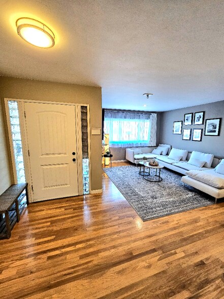 Building Photo - 3822 Aragon Dr